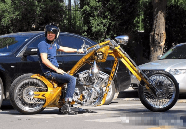 梦境迷离，前女友骑摩托拖着我的深层含义