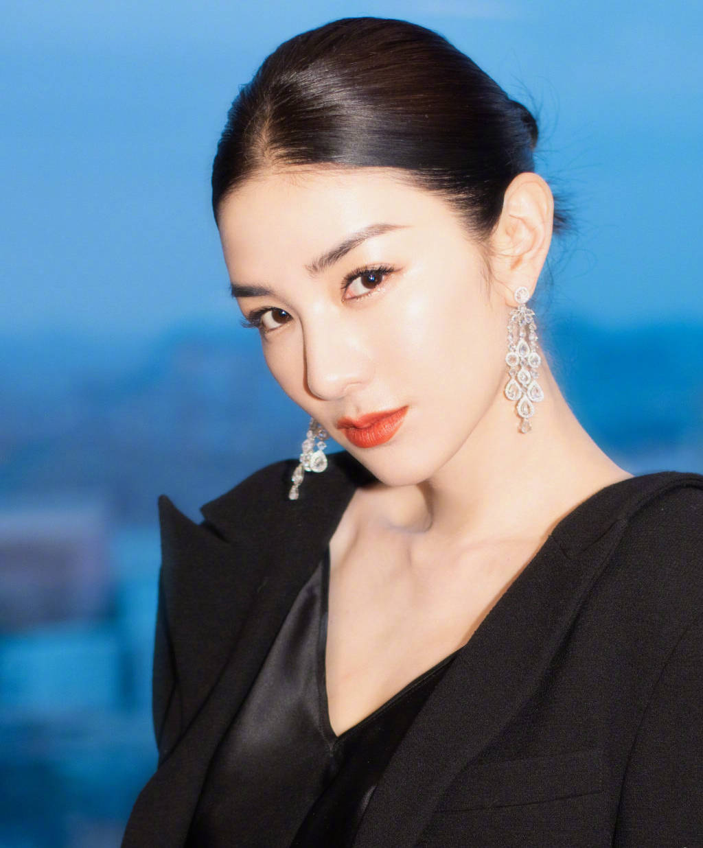 黄奕张歆艺愿帮助坠楼女婴！