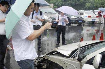 第三者责任险最低多少万 8c4a69fd7dc44130a8e417b3dcce3a60.jpeg