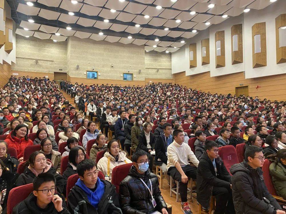 海门中学学子与"嫦娥五号""01"号指挥员胡旭东线上交流