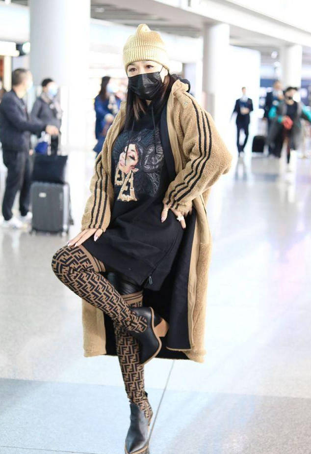 怎么搭配长靴米色 d6b293ed39ae464e9c2343ad513c266f.jpeg