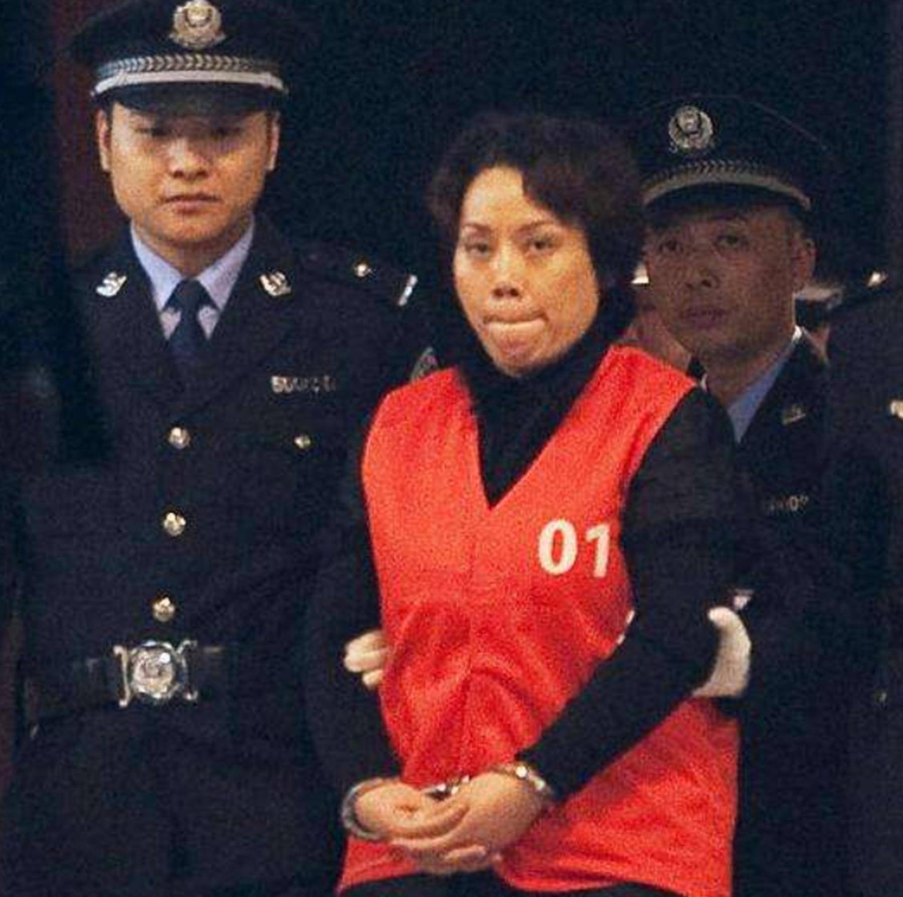 现代"武则天"谢才萍:身家上亿万,同时坐拥16名年轻小鲜肉
