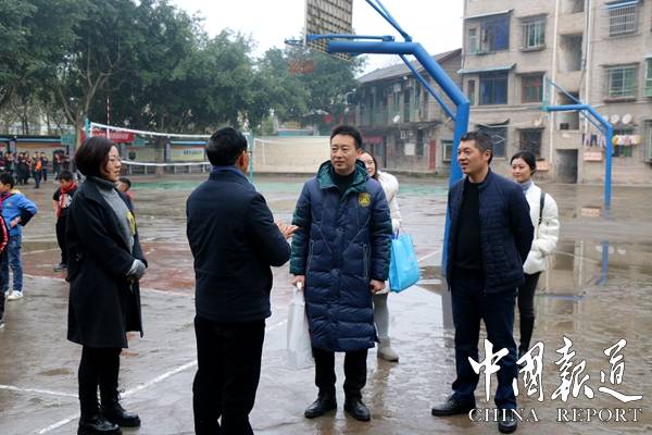 江津区朱杨镇结对共建用文明实践和教育振兴为乡村振兴强筋壮骨
