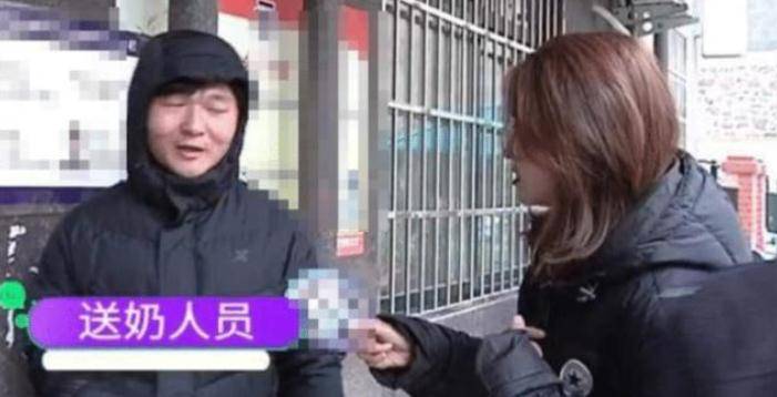 男扒女人内衣吸奶视频_内衣性感女人(2)