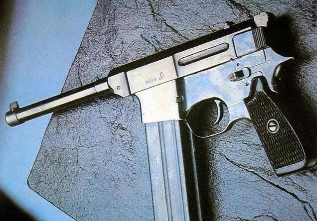 冲锋手枪主要是半自动射击,它主要考虑的是枪支的体型和重量不能过大