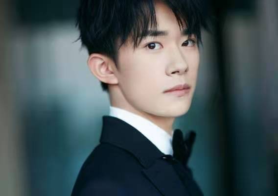 易烊千玺的电影新上映 4b4d6c053a67421db861a75f0cdf3271.jpeg