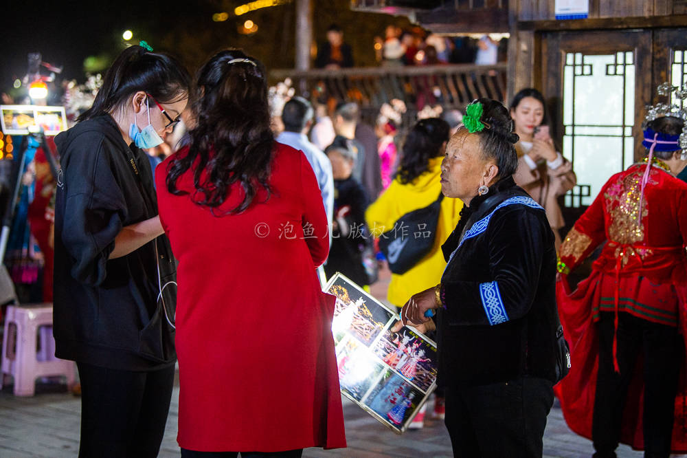 租来的苗服不能自拍?贵州西江苗寨的小生意,一年忙8个月赚20万 租来的苗服不能自拍?贵州西江苗寨的小生意,一年忙8个月赚20万