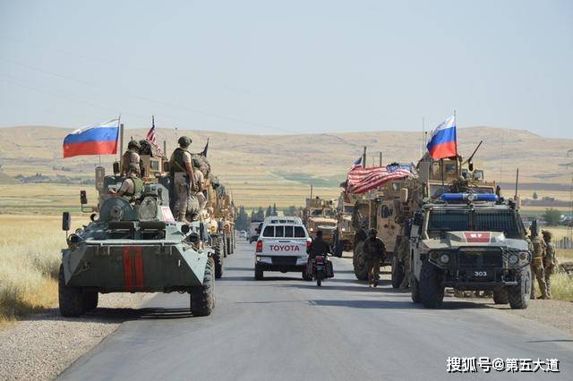 BOB综合体育官方网站：
美军大批装甲车进入叙利亚 控制更多油田 与俄罗斯正规军