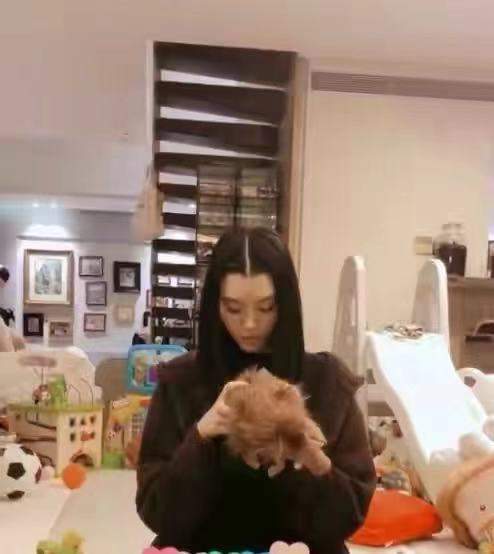 原创奚梦瑶晒上海豪宅,嫁给何猷君婚后甜蜜幸福,提起儿子一脸骄傲