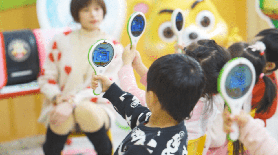 发展|以智能培养聪明宝宝! 小熊尼奥发布新品“趣智学”科技早教