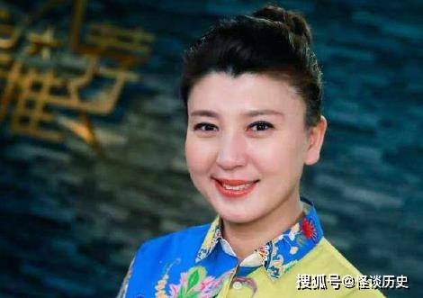 和前夫女儿仍亲如母女，闫学晶会做人！外孙女和二胎女儿年龄相仿