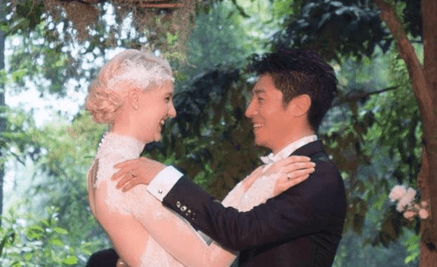 撒贝宁和妻子李白在婚后生了一对双胞胎,而在养育孩子过程中两人也有