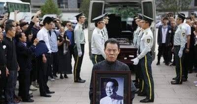 单田芳先生的墓碑且听下回分解单田芳个人简介情感经历让人尊敬