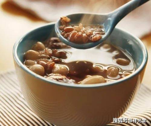 南瓜花生红枣能一起煮粥吗 b8e8b7abbe364895ae92b637b677a133.jpeg