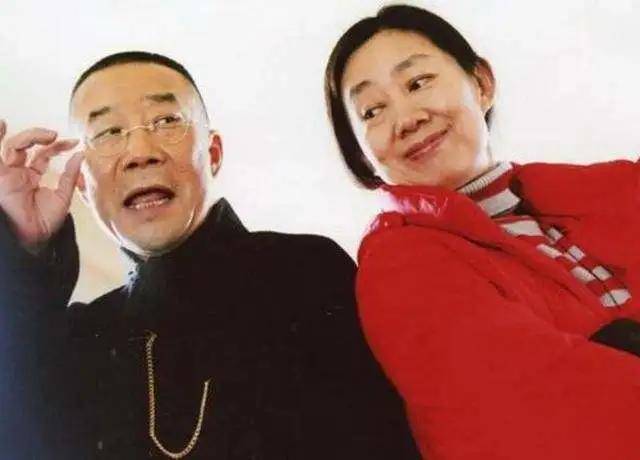66歲李雪健抗癌20年近照消瘦憔悴，妻子曾比他還紅，是我們熟悉的她？ 娛樂八卦吃瓜 第6张