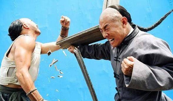 其父霍恩第以保镖为业,是燕青拳(又称秘宗拳)掌门人,秘踪拳第六代传人