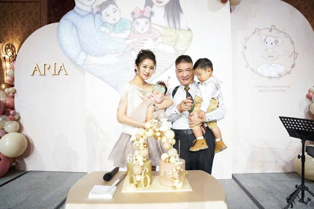 郭碧婷现身安以轩女儿满月宴，产后状态变化明
