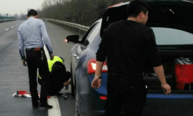 双闪灯新规定 28e60a14476d4cf58ea38026554f424a.png