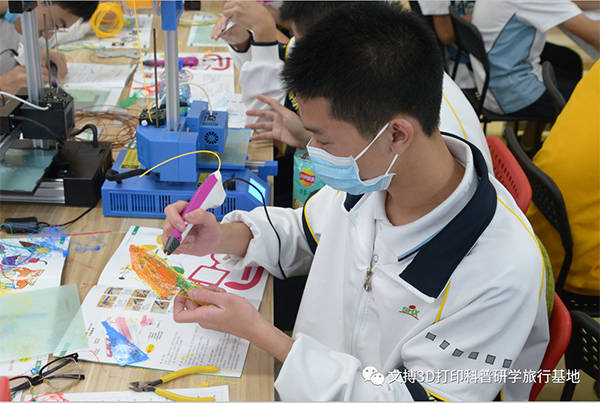 盛兴中英文学校初中部体验文搏3D打印科普研学教