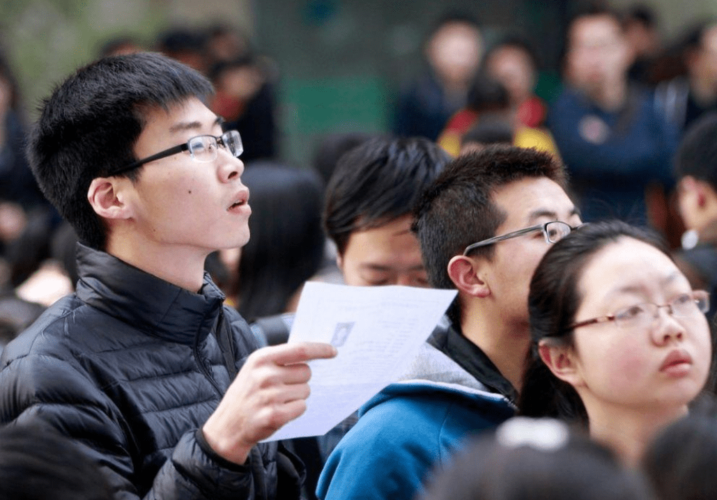 准备报考公务员的考试要注意有些细节不能忽视否则影响面试