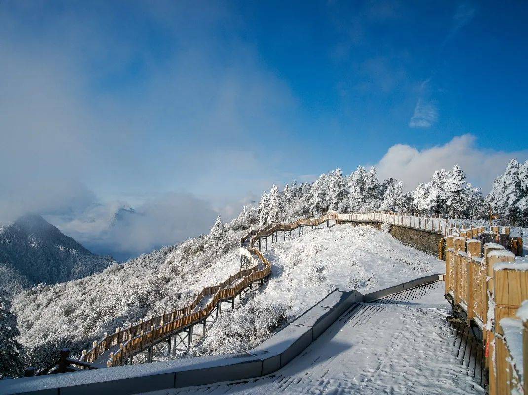 西岭雪山第21届南国国际冰雪节正式开幕啦,冰雪项目全面开放