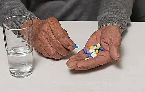 乌鲁木齐南湖医院—患者问:抑郁症不吃药能好吗?
