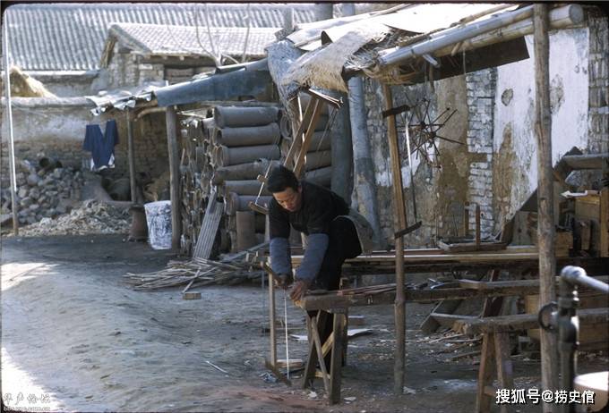 1972年的河北遵化,图五是农民在诉"旧社会"的苦