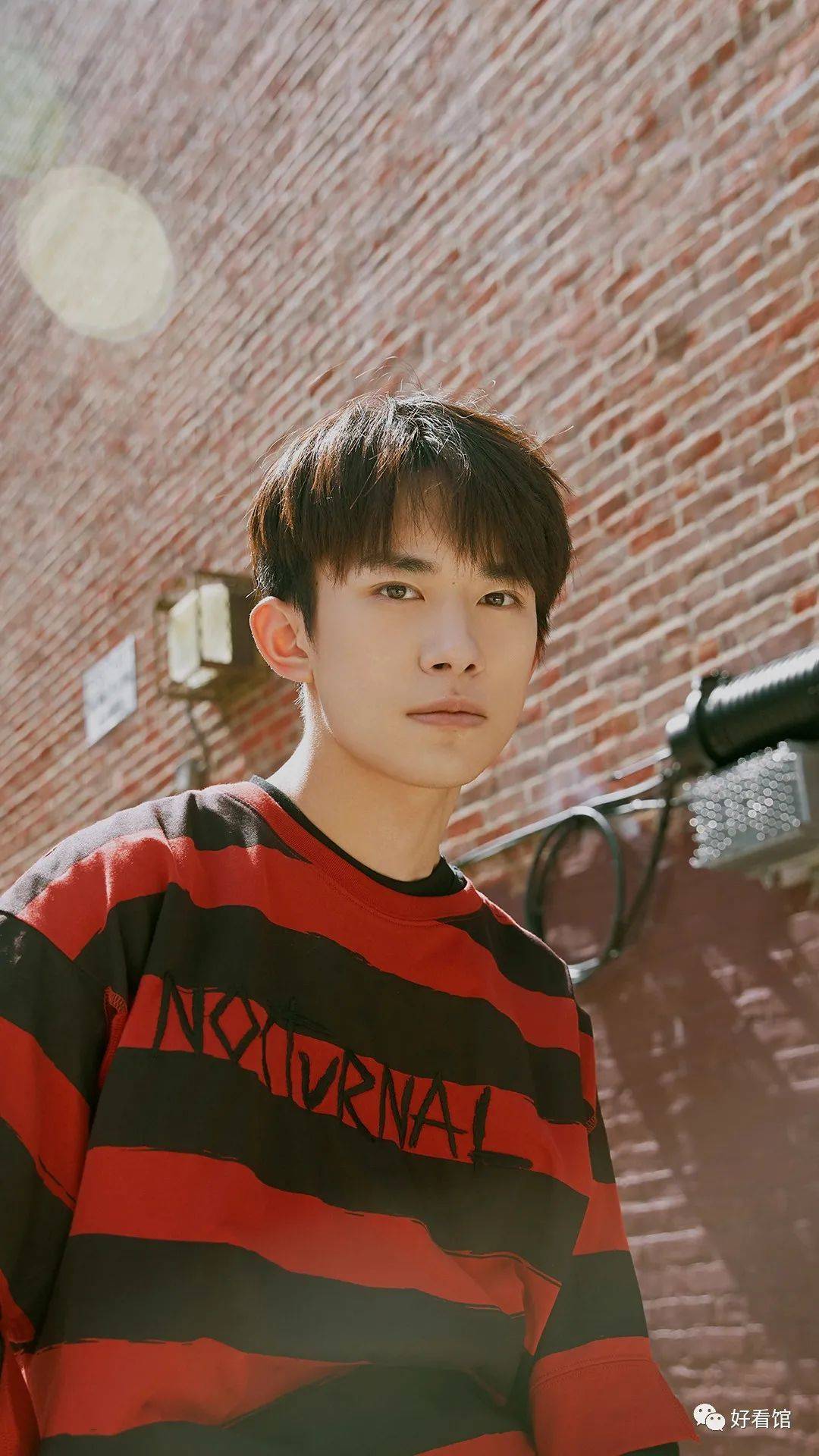 易烊千玺的图片超清 829d58b011ee464299823f93d810c8be.jpeg