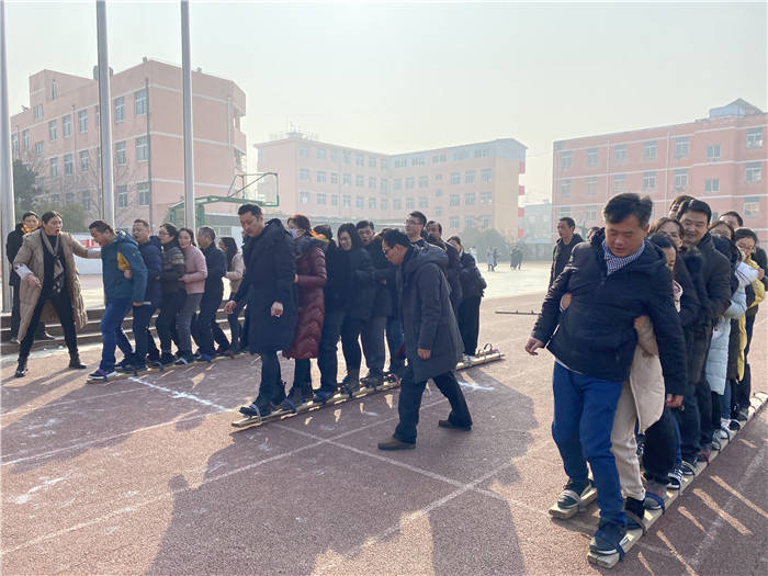 【江苏消息】12月28日,盱眙县马坝初级中学关工委联合体卫艺处,工会