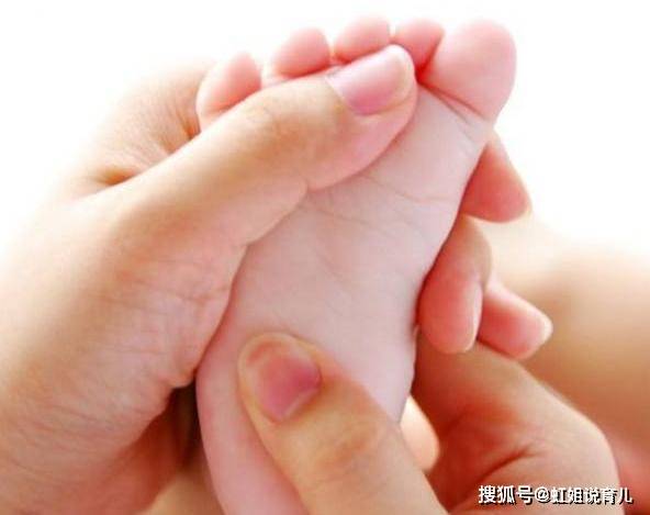 3分钟教你学会给新生儿按摩,让宝宝更舒服,助力宝宝成长更聪明