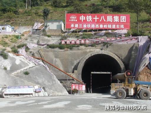 它是一条双轨隧道,是为了让石太客运专线穿越太行山而修建的.
