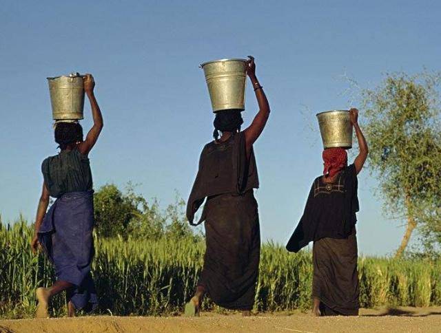 世界上“最干旱”的3个国家，当地水比油贵，人们几乎全年不洗澡
