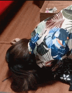 gif搞笑趣图:每次出差,我最怕看到的就是这个不舍的眼神