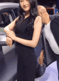 帅哥帅气微笑,答道:我叫红领巾……终于跟女神表白了,她听后没说什么