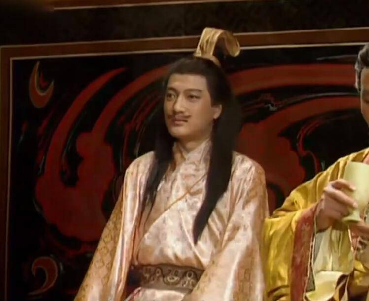 原创央视版《三国演义》里的晋武帝司马炎为什么是"披发"?
