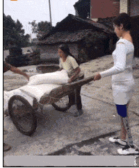 gif搞笑趣图:姑娘,还是换个男朋友吧!这样太不安全了!