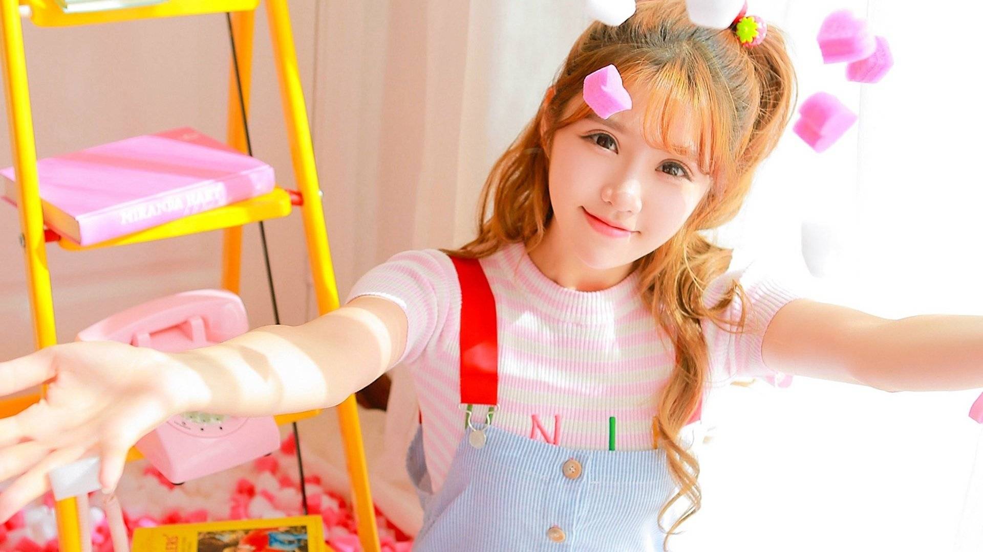 搞笑gif段子抢到多少红包呀高兴成这样注意形象