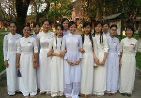 在云南，这么多的缅甸、越南小姐姐是怎么生活的？