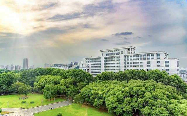 985大学排名及分数%_中国最低调985大学,位于小县城,每年录取分