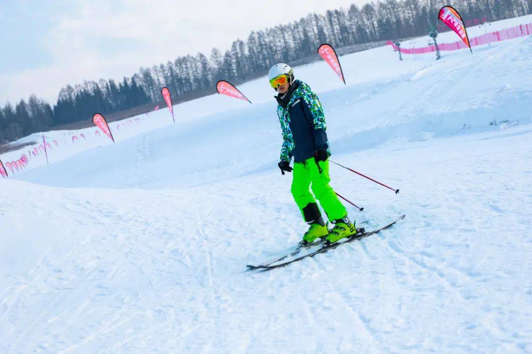 滑雪速干内衣_滑雪图片卡通