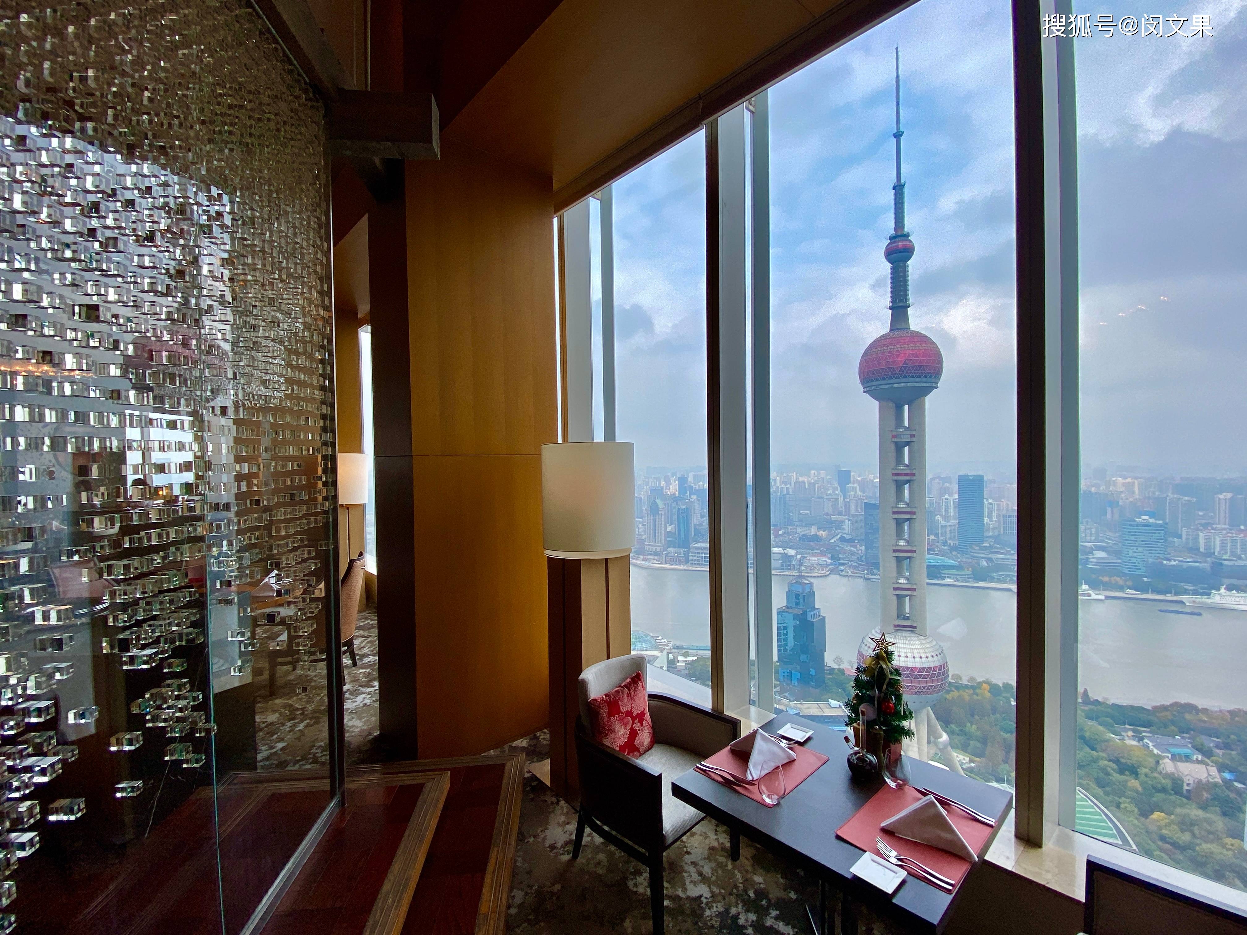 原创天际温馨堡垒,处处有收纳魔都景致的窗户|上海浦东丽思卡尔顿酒店