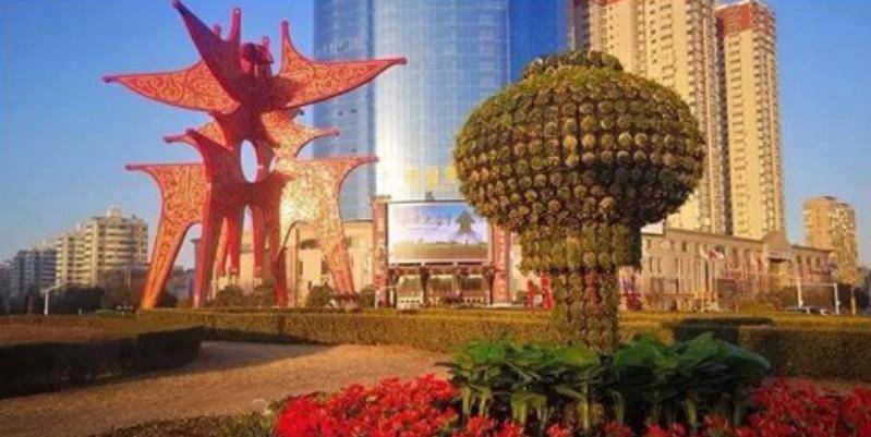 虽然商丘是一个四线城市，但它促进了商丘在历史和历史地区的不断发展和