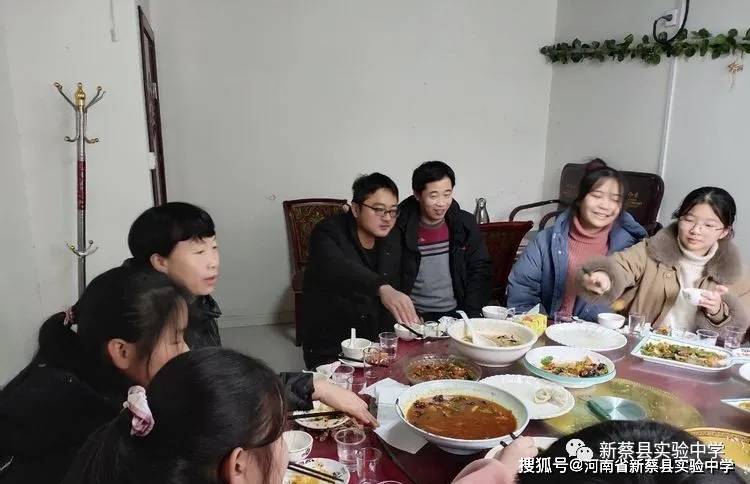 年级学生赵悦清,苏雯雯,赵颖芝,李广云,刘婉怡,王宇浩,陈恒恒,路雅茹