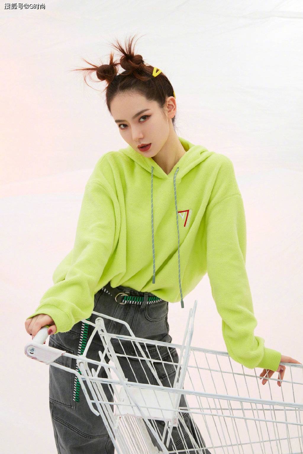 其实现在很多运动装也可以搭配出满满时尚感,一起看看女明星们如何将