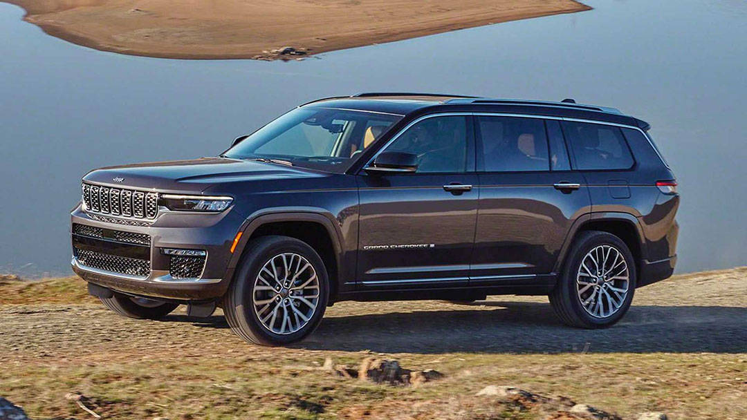 2021款大切诺基加长版(grand cherokee l)亮相,车身加长配备三排座椅