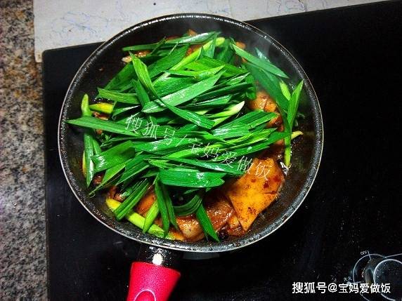 蒜苗回锅肉怎么炒好吃又简单 4ee3eeece185432f841a9b17fb16432d.jpeg