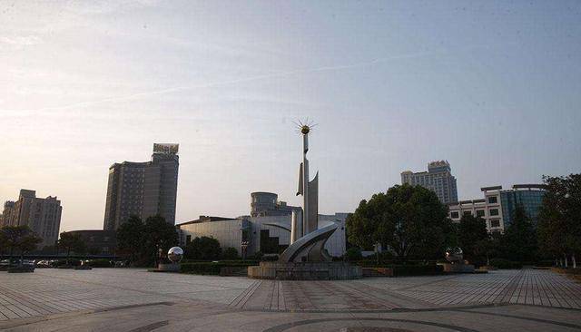 湖州GDP超千亿县_湖州gdp2020(3)