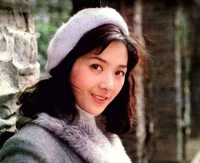 "挂历女神"龚雪67岁了,走红后卷入流氓大案,远嫁美国