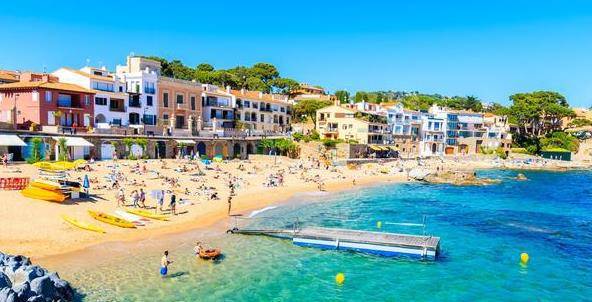 南欧第一大国西班牙，整体实力非常强，每年吸引近亿国际游客