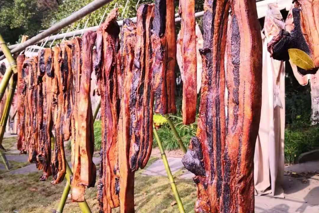 晒酱鸭晒腊肉年味越来越浓了